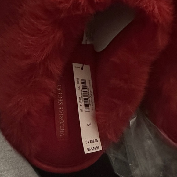 Victoria's Secret Scarlet Plush Slippers - Picture 4 of 6